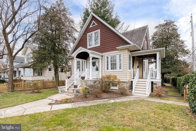 Building Photo - 401 E Lake Ave