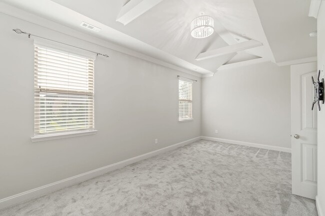 Building Photo - 1444 Channing Dr