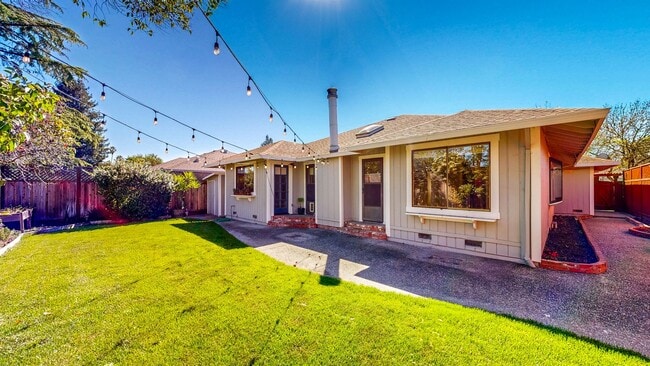 Building Photo - Well Maintain West Side Single Story 3 bedroom 2 bathroom home with 2 car garage