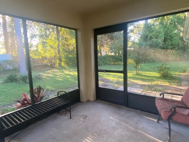Building Photo - 3/2 Rental With Large Fenced Backyard