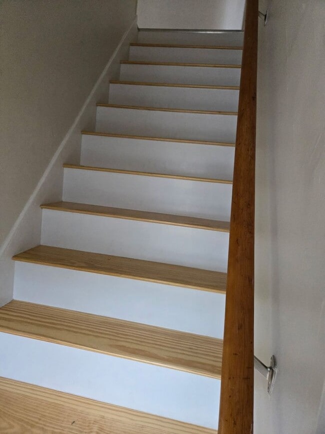 Building Photo - 18 School St