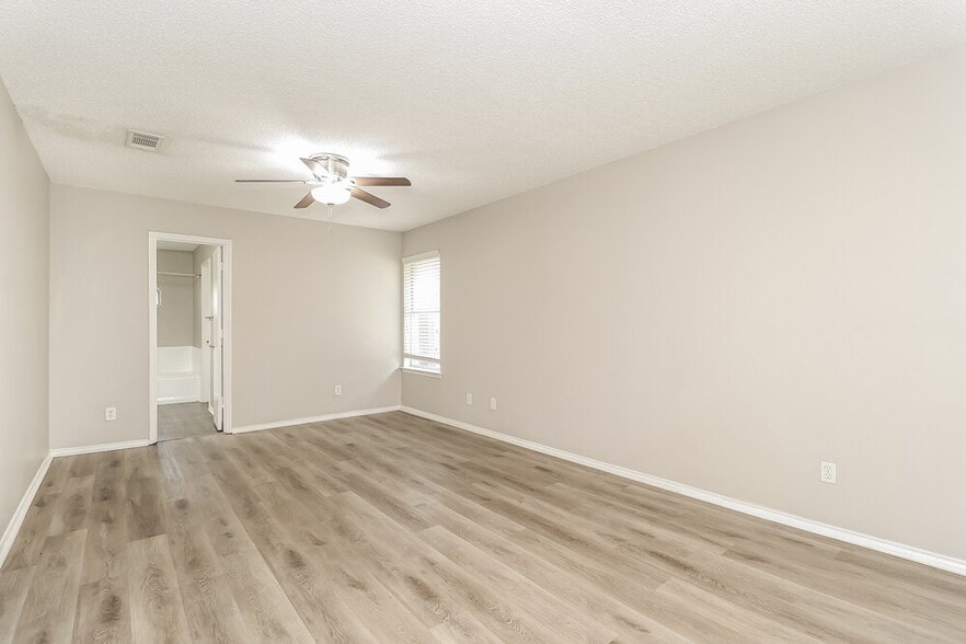 Building Photo - 900 Vicksburg Ln