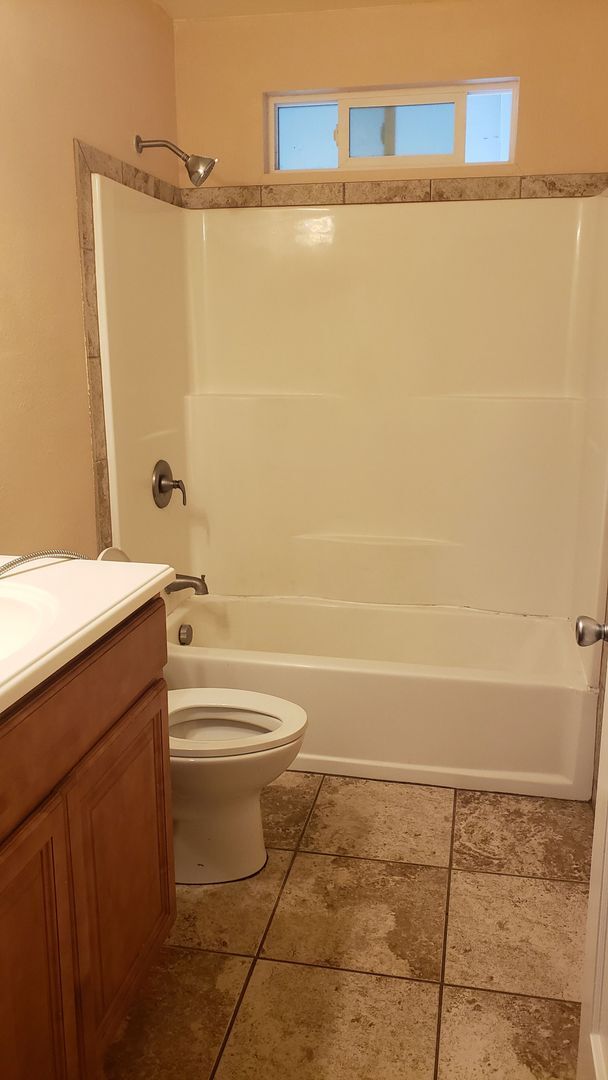 Building Photo - 3110 Oak St