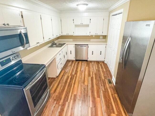 Building Photo - 1206 Golf St