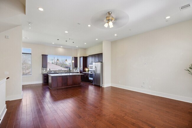 Building Photo - 209 Burr St