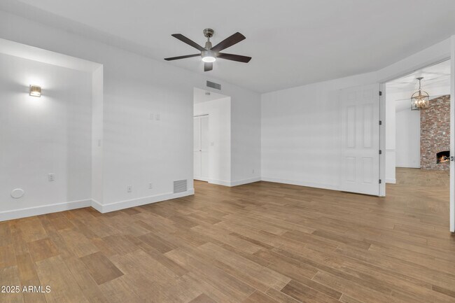 Building Photo - 10424 E Cannon Dr