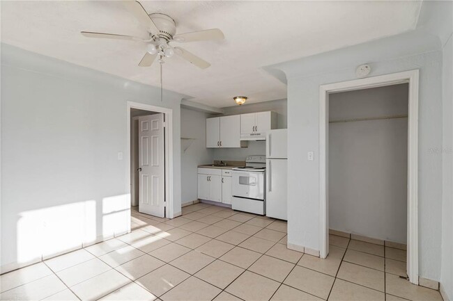 Building Photo - 2418 10th St W