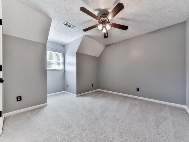 Building Photo - 2200 Heritage Trace View