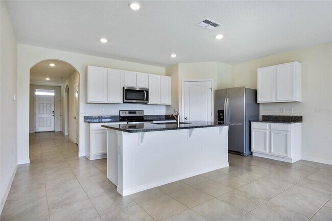 Building Photo - 652 Greymount St