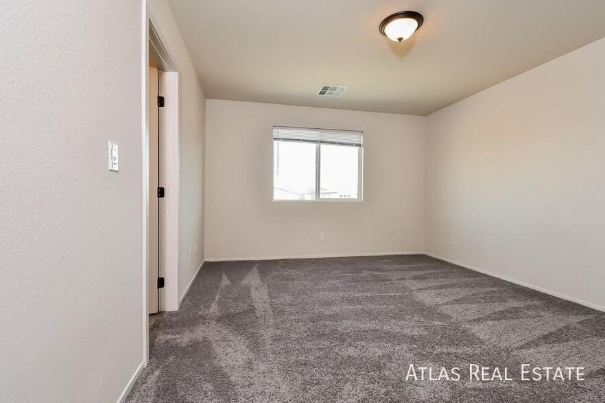 Building Photo - 4527 Sapphire Moon Ave