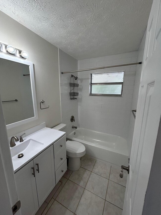 Building Photo - 2180 NE Rustic Way