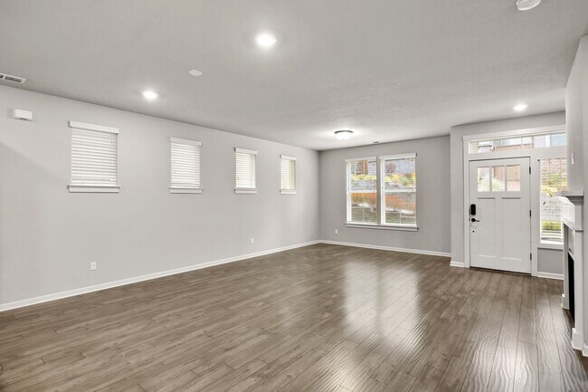 Building Photo - 9359 SW Treble Ln