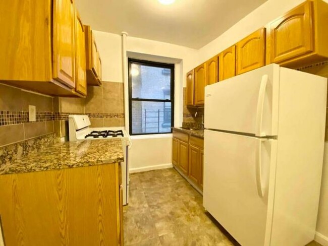 Building Photo - 1 bedroom in BRONX NY 10467