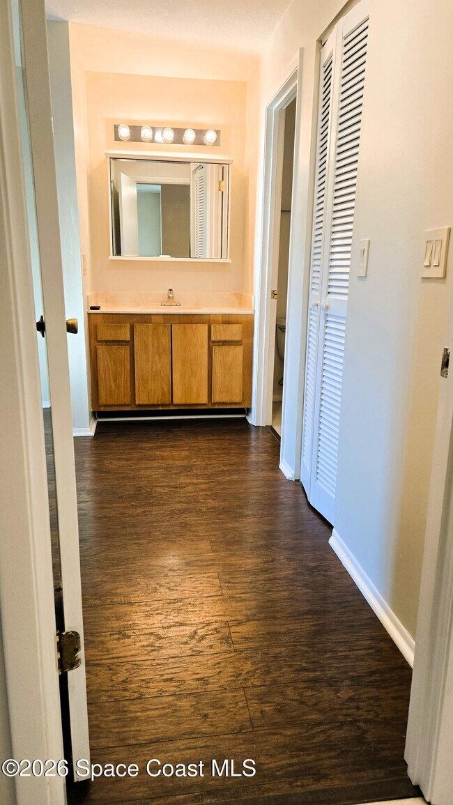 Building Photo - 1731 Bluebird Ct