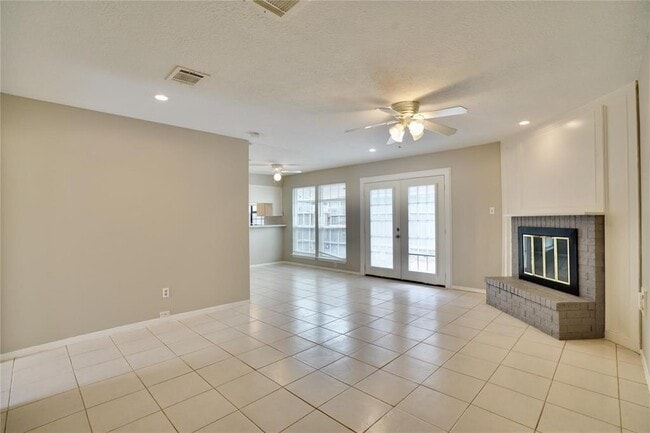 Building Photo - 10811 Sugar Hill Dr