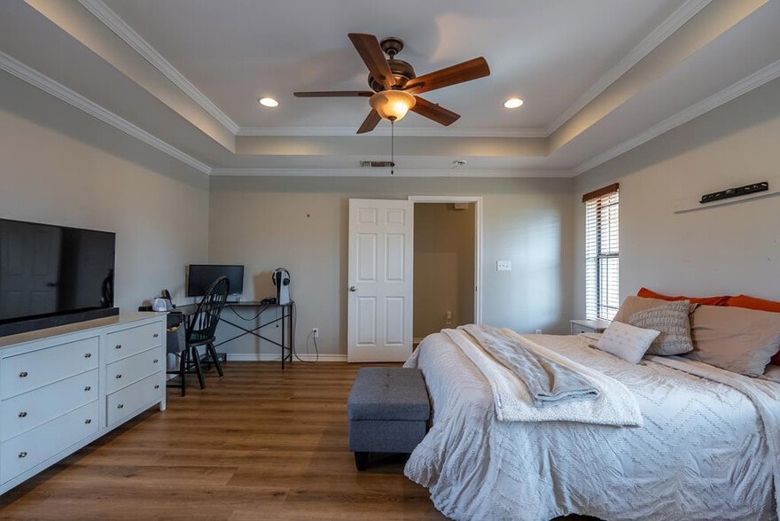 Building Photo - 6013 Stratford Ave