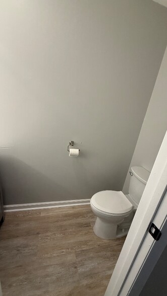 Building Photo - 500 Fairway Village Dr