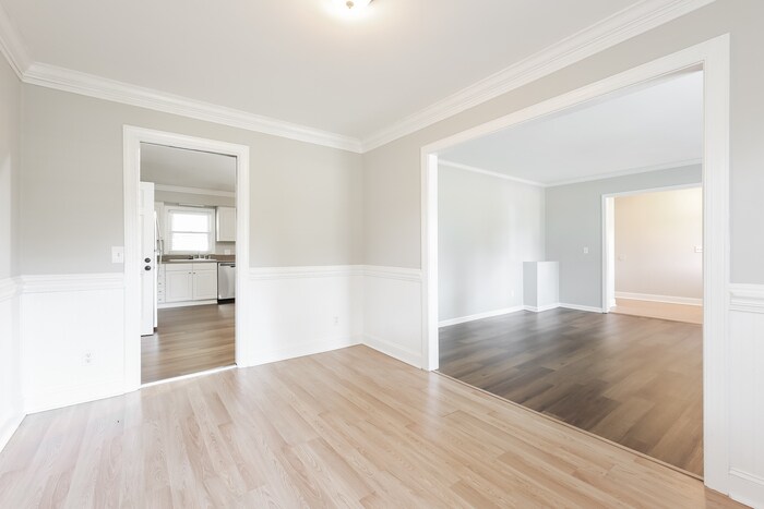 Building Photo - 512 Brooks Rd