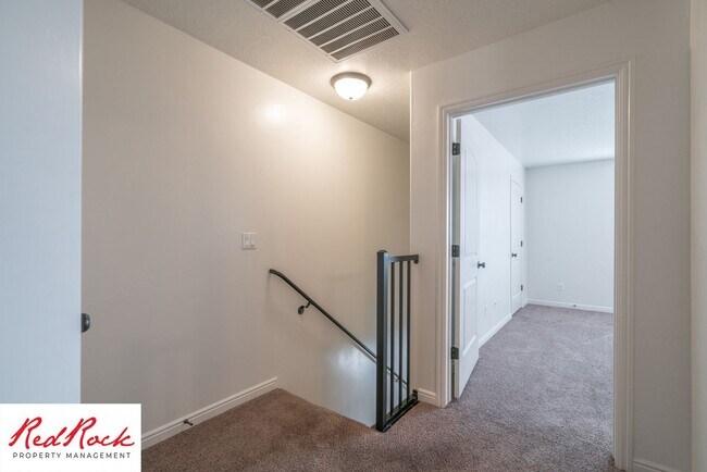Building Photo - 2801 E 450 N