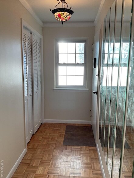 Building Photo - 430 Somerset Dr