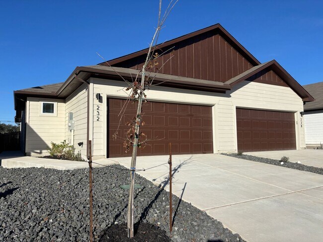 Building Photo - Want luxury living in the Far West ...Look no further...Amanda Park is it