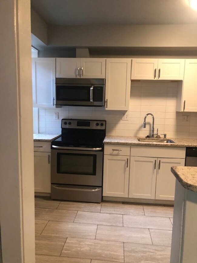 Building Photo - OMO3511-LM