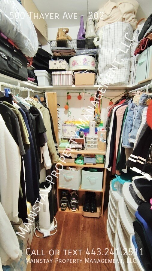 Building Photo - 500 Thayer Ave