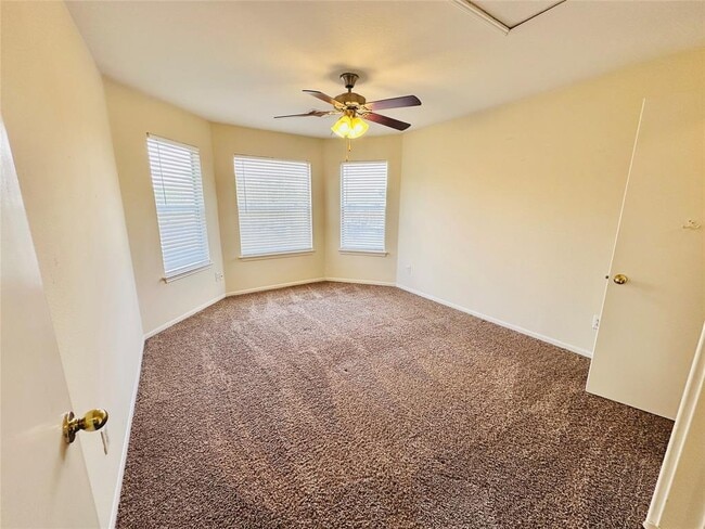 Building Photo - 1600 Primrose Trail