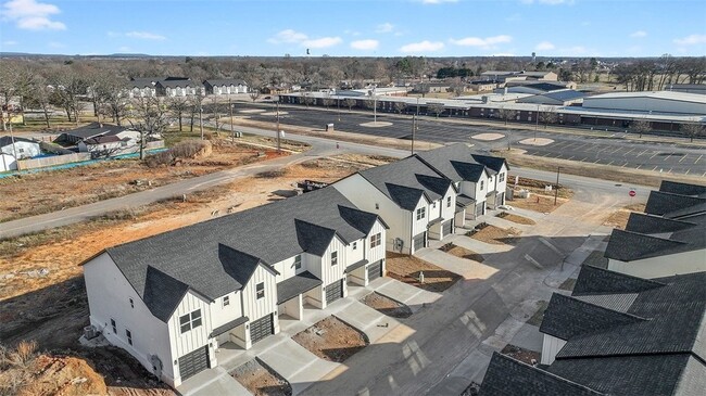 Building Photo - 1718 Cuppett Cir