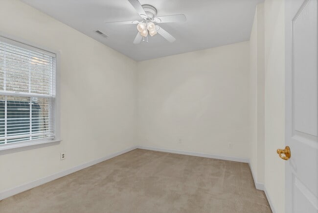 Building Photo - 7018 Sunrise Cir