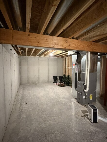 Building Photo - 702 Hartzheim Dr