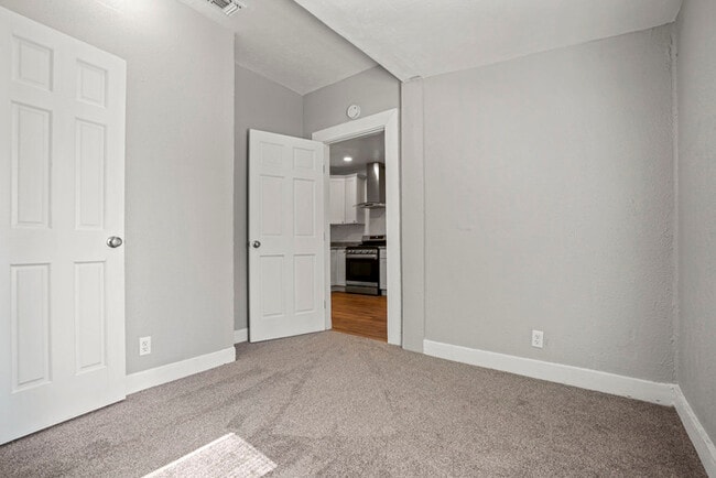 Building Photo - Charming 3 Bedroom Home Near Broadway | Spacious Layout | Prime Sacramento Location
