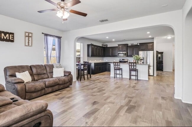 Building Photo - 1831 Creekwood Dr