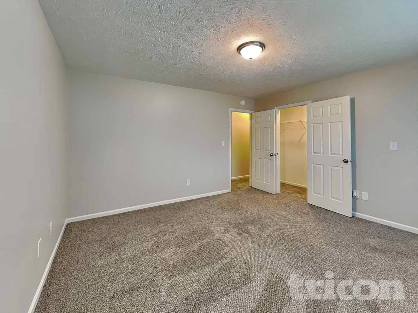 Building Photo - 1690 Fountain Lk Dr E