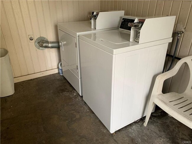 Building Photo - 1 bed 1 bath in Fullerton