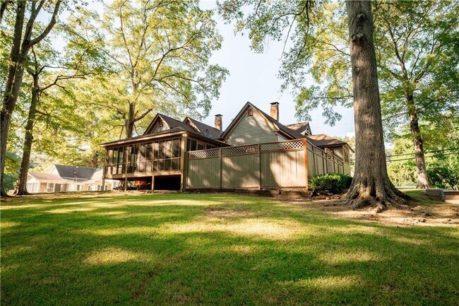 Building Photo - 152 Rivertown Rd