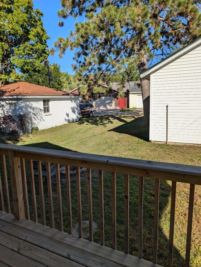 Building Photo - 772 Hillview Ave