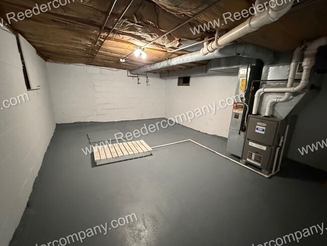 Building Photo - Beautifully updated 3 bed 2 bath house in Miller Beach.