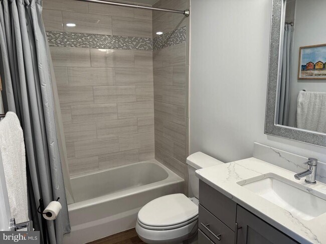 Building Photo - 1 President Point Dr