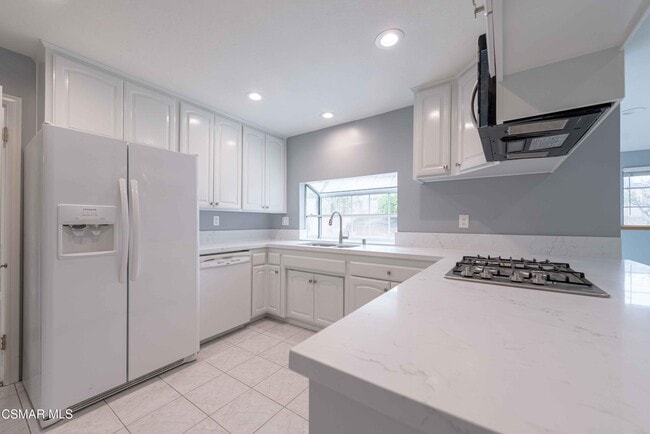 Building Photo - 5848 Lake Lindero Dr