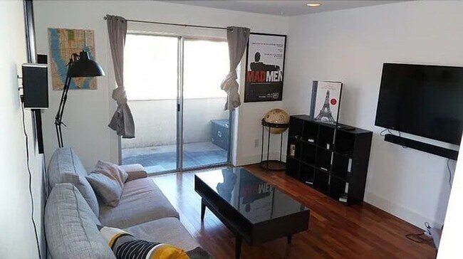 Building Photo - Two Story 2 Bed 1 Bath Condo In Central Boulder w/Brand New Kitchen.