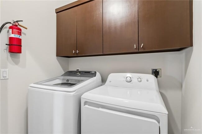 Building Photo - 16 L S Rd