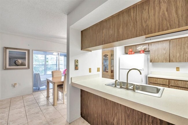 Building Photo - 3840 Staysail Ln