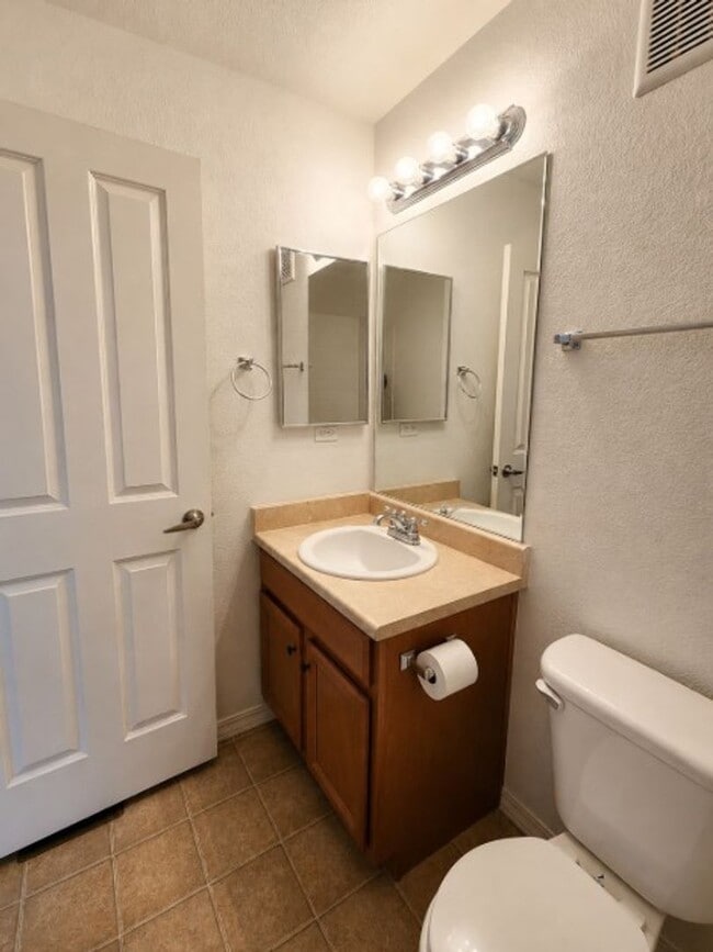 Building Photo - 23525 E Platte Dr