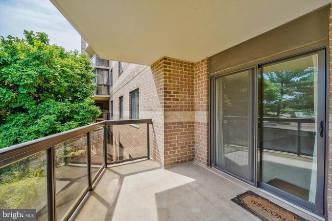 Building Photo - 8360 Greensboro Dr