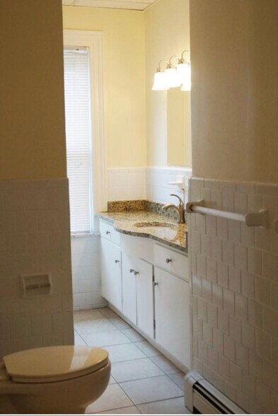 Building Photo - 20 University Ave