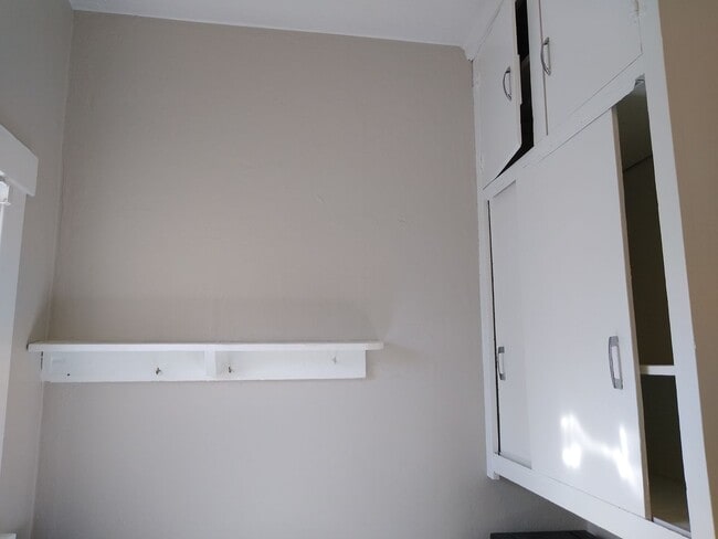 Building Photo - DU Charming 1920's Bungalow 2 Beds 1 Bath  Available Now