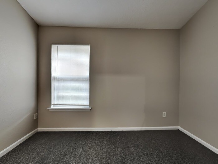 Building Photo - 916 Bonaparte Landing Ct