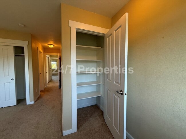 Building Photo - Cozy and Spacious Townhome w/ Deck & Balco...