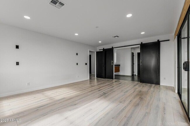 Building Photo - 6111 Victoria Dr